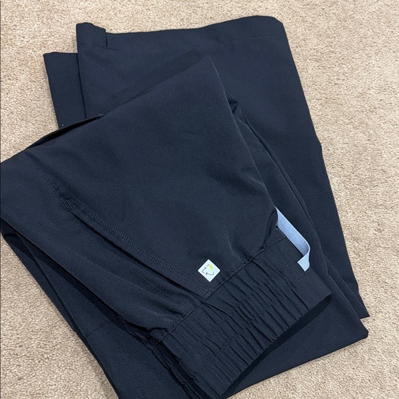 black high waisted scrub bottoms - Picture 2 of 2